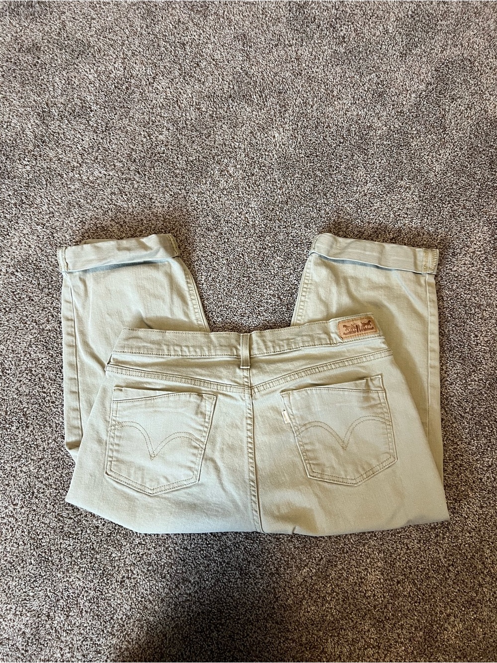 Levi's Women's Khaki Green Capri Pants with Rolled Hem - Picture 4 of 5